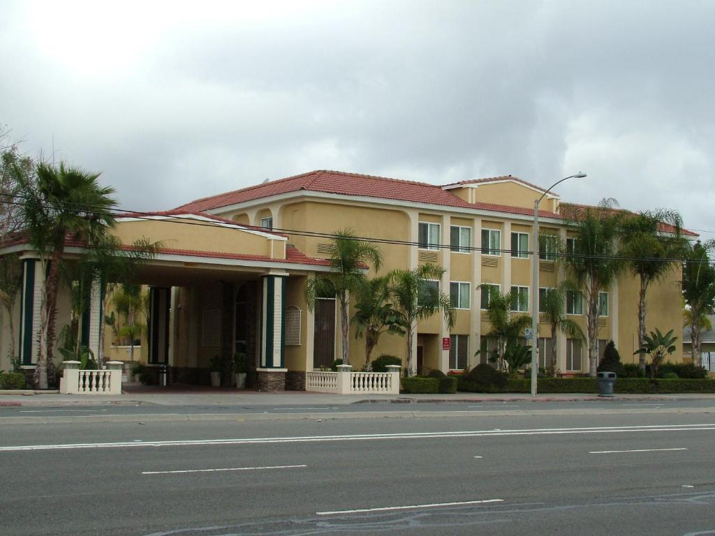 Holiday Inn Express - Anaheim West מראה חיצוני תמונה